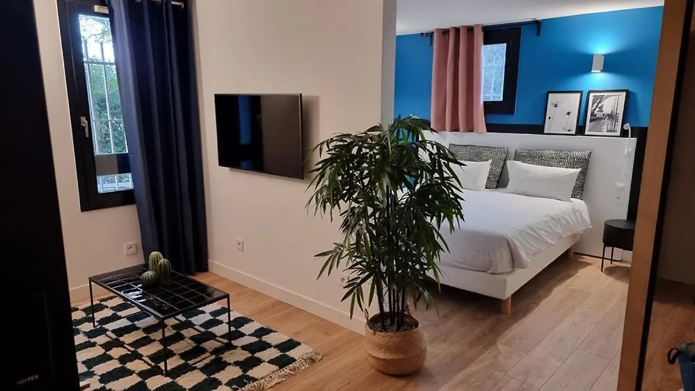 Brit Hotel Marseille Aeroport Mirabeau 3*,